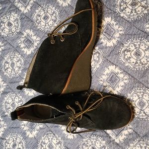 Sperry black suede heeled ankle boots 7.5